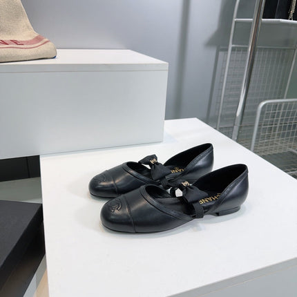 CHANEL FLAT MARY JANE SHOES 25S IN BLACK LAMBSKIN EMBOSSED LOGO WITH BOW