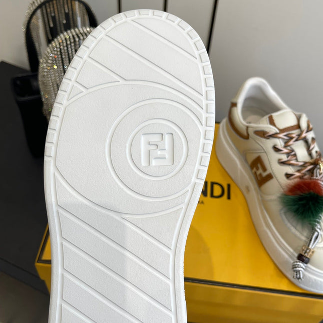 FENDI 25S SNEAKERS 50 MM IN CREAM WHITE SYNTHETIC LEATHER WITH CHARM
