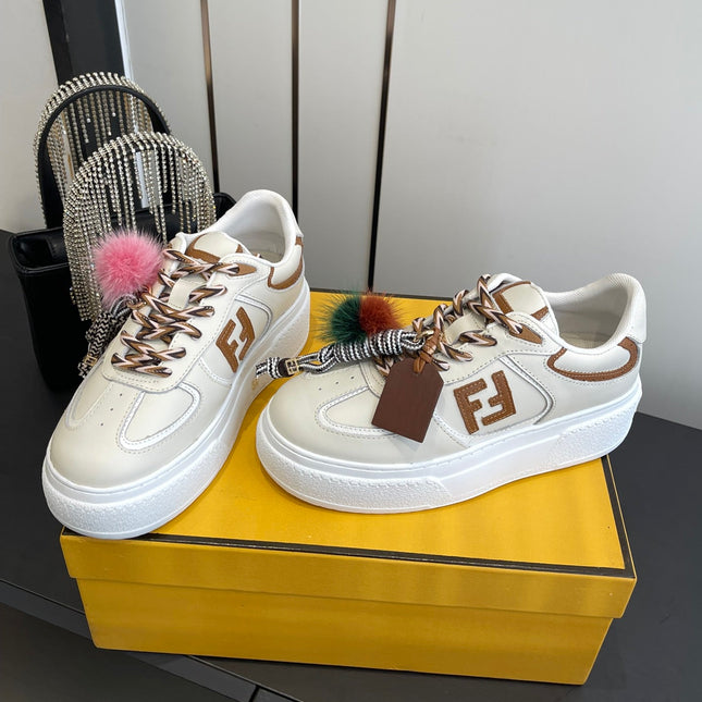 FENDI 25S SNEAKERS 50 MM IN CREAM WHITE SYNTHETIC LEATHER WITH CHARM