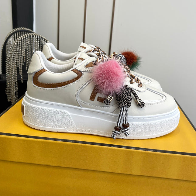 FENDI 25S SNEAKERS 50 MM IN CREAM WHITE SYNTHETIC LEATHER WITH CHARM