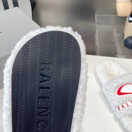 BALENCIAGA 25S FLAT SLIPPERS IN WHITE WOOL