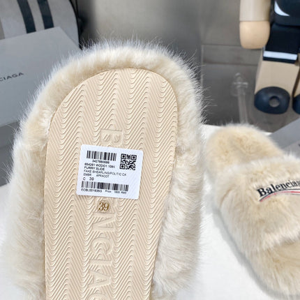 BALENCIAGA 25S FUR SLIPPERS IN LIGHT BEIGE FAUX SHEARLING