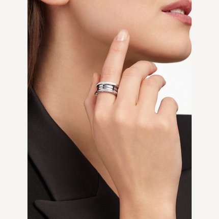 ZERO 1 THREE-BAND WITH DEMI-PAVED DIAMONDS ON THE EDGES RING