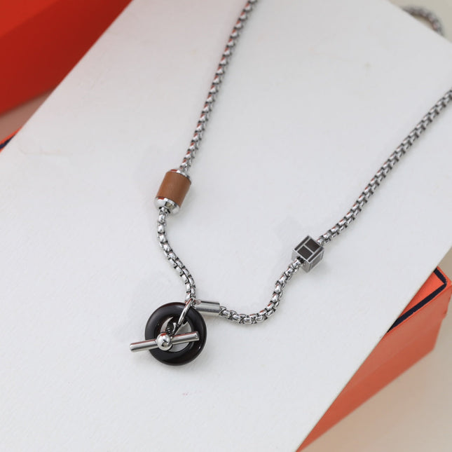 HM BLACK CIRCLE SILVER NECKLACE