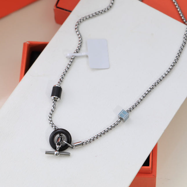 HM BLACK CIRCLE SILVER NECKLACE