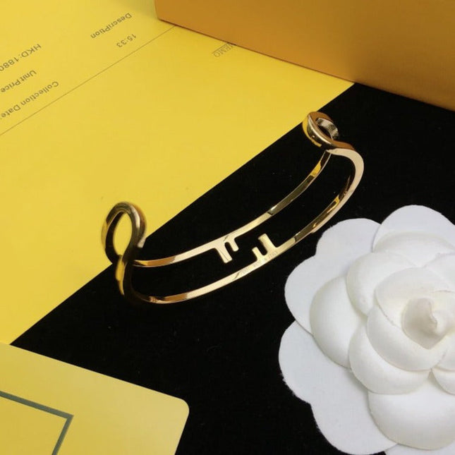 O'LOCK OPEN BRACELET GOLD