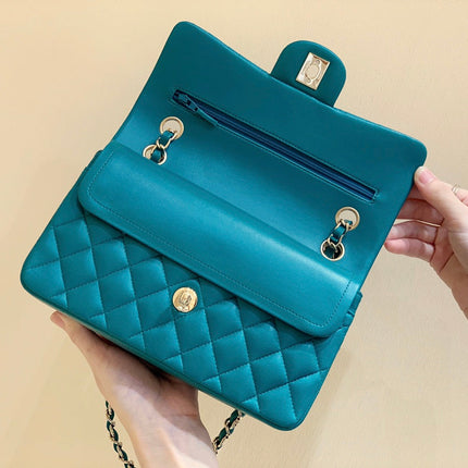 FLAP BAG 23CM GEM GREEN LAMBSKIN GOLD HARDWARE