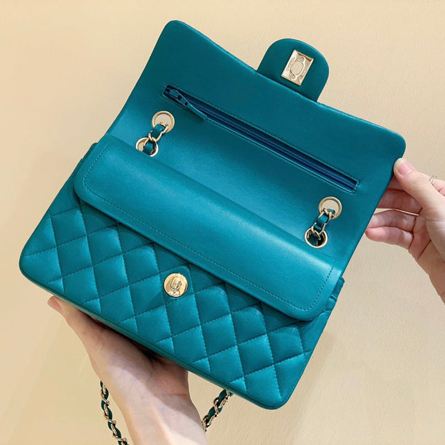 FLAP BAG 23CM GEM GREEN LAMBSKIN GOLD HARDWARE