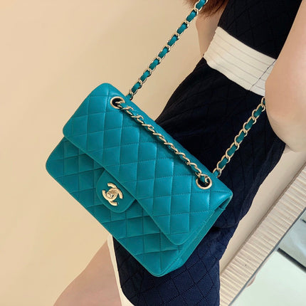 FLAP BAG 23CM GEM GREEN LAMBSKIN GOLD HARDWARE