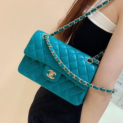 FLAP BAG 23CM GEM GREEN LAMBSKIN GOLD HARDWARE