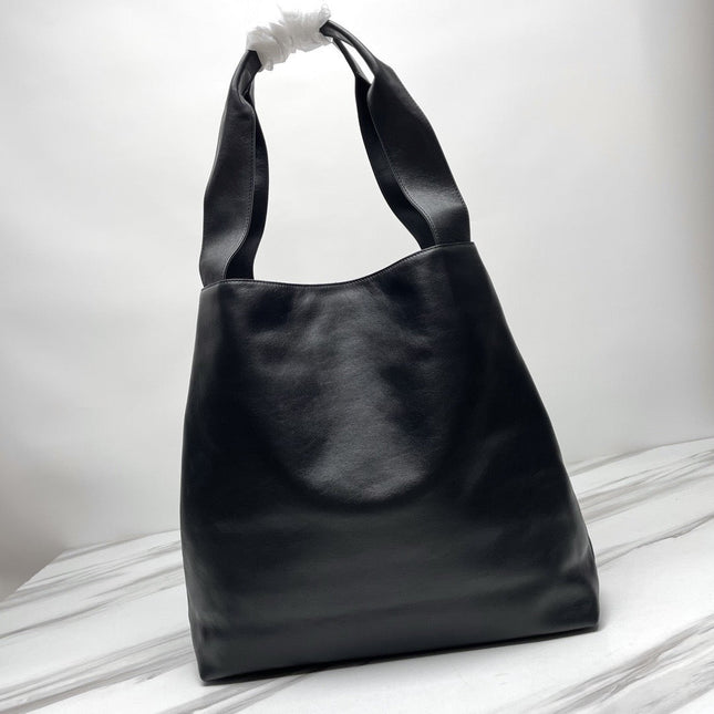 MIU 39 BLACK LEATHER HOBO BAG