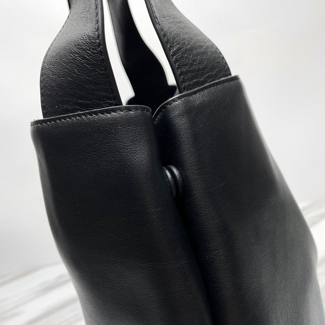 MIU 39 BLACK LEATHER HOBO BAG