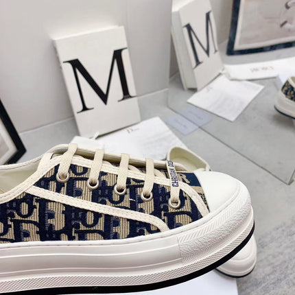 WALKN 45 BEIGE BLUE OBLIQUE EMBROI-DERY CANVAS