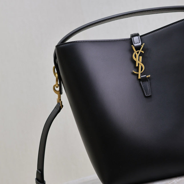 LE 37 MEDIUM BUCKET BAG 26 IN BLACK CALFSKIN GOLD HARDWARE