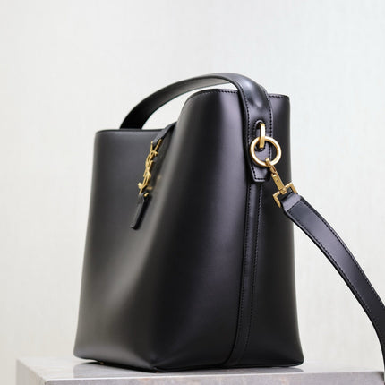 LE 37 MEDIUM BUCKET BAG 26 IN BLACK CALFSKIN GOLD HARDWARE