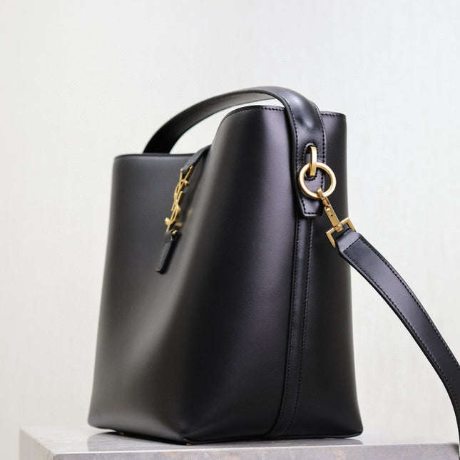 LE 37 MEDIUM BUCKET BAG 26 IN BLACK CALFSKIN GOLD HARDWARE