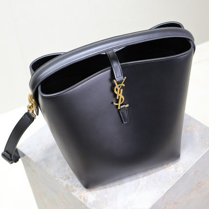 LE 37 MEDIUM BUCKET BAG 26 IN BLACK CALFSKIN GOLD HARDWARE