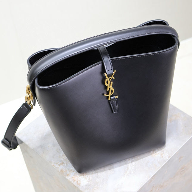 LE 37 MEDIUM BUCKET BAG 26 IN BLACK CALFSKIN GOLD HARDWARE