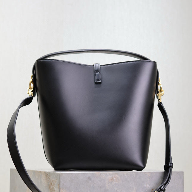 LE 37 MEDIUM BUCKET BAG 26 IN BLACK CALFSKIN GOLD HARDWARE