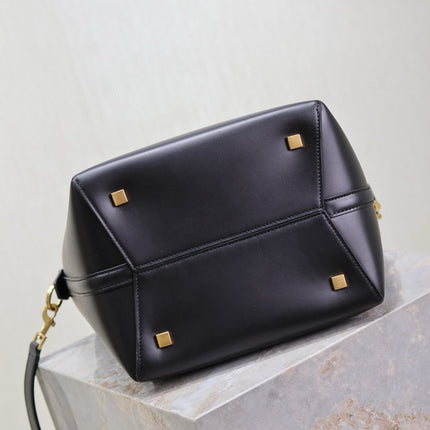 LE 37 MEDIUM BUCKET BAG 26 IN BLACK CALFSKIN GOLD HARDWARE