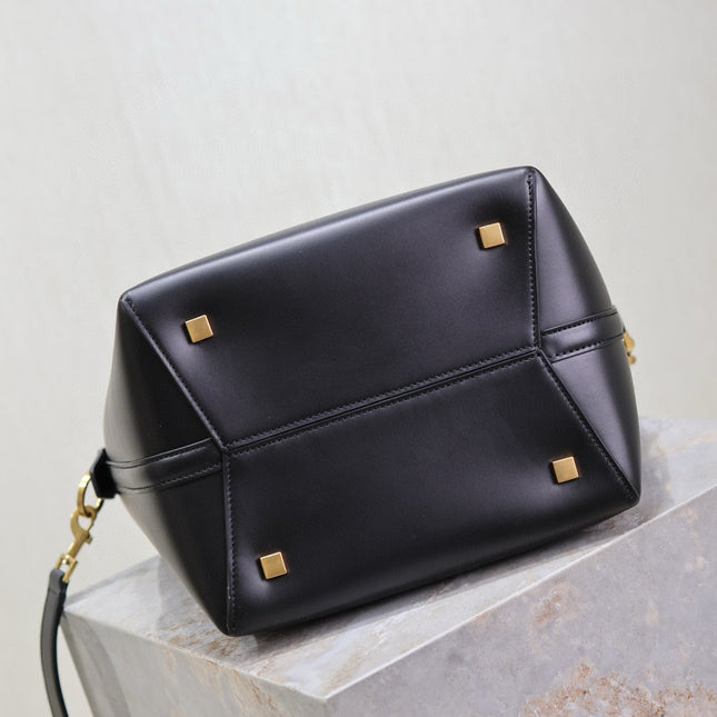LE 37 MEDIUM BUCKET BAG 26 IN BLACK CALFSKIN GOLD HARDWARE