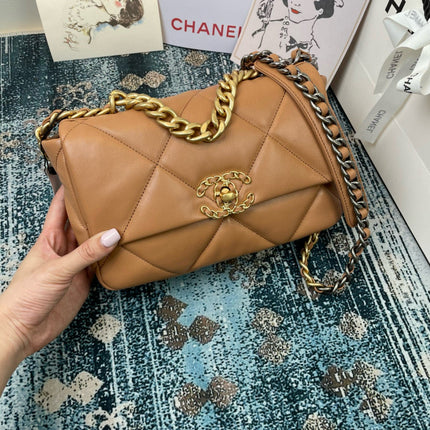 CC MEDIUM 26 FLAP BAG IN PEANUT LAMBSKIN