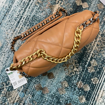 CC MEDIUM 26 FLAP BAG IN PEANUT LAMBSKIN