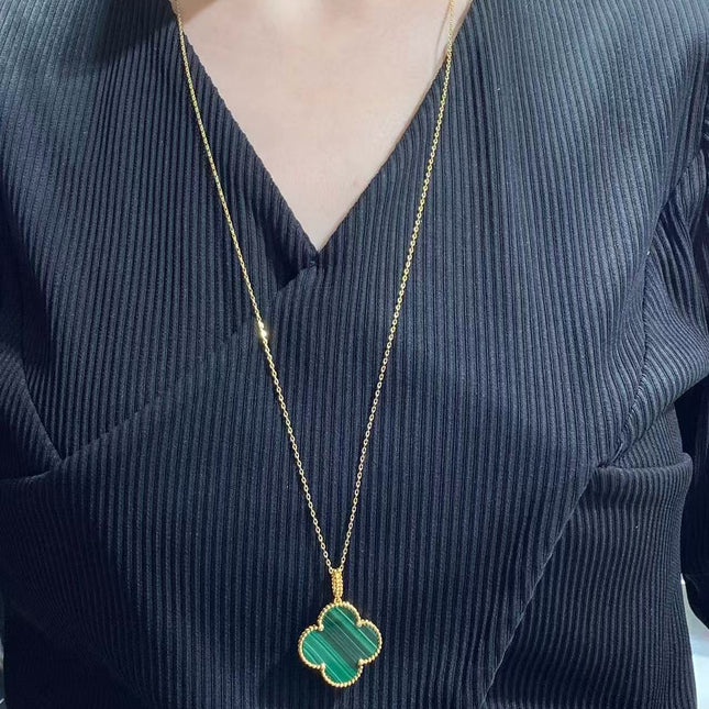CLOVER PEDANT MALACHITE GOLD NECKLACE