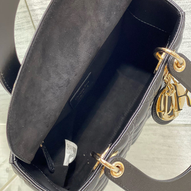 MEDIUM LADY BAG 24 IN BLACK CALFSKIN GOLD HARDWARE