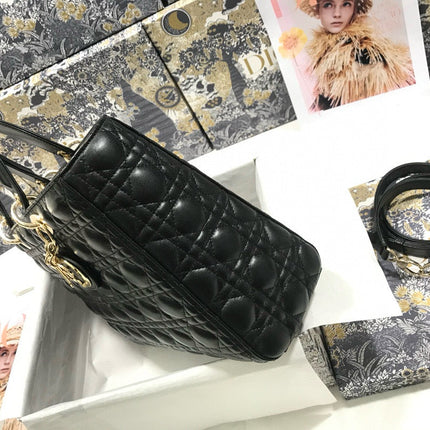 LARGE 32 LADY BAG IN BLACK LAMBSKIN WITH GOLD HARDWARE