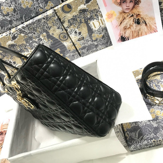 LARGE 32 LADY BAG IN BLACK LAMBSKIN WITH GOLD HARDWARE