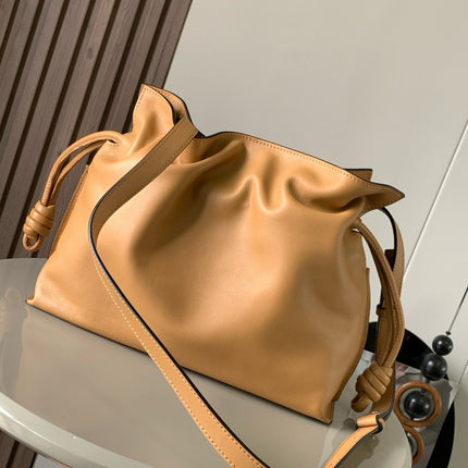 LOE MEDIUM 30 FLAMENCO KNOT IN BEIGE LAMBSKIN