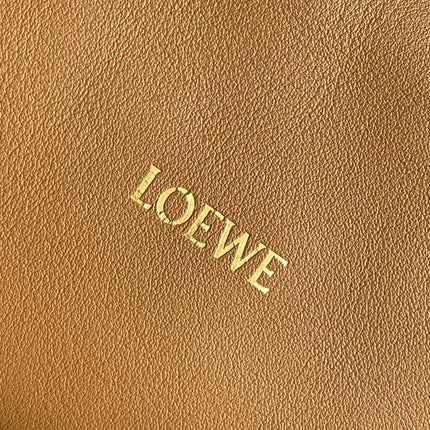 LOE MEDIUM 30 FLAMENCO KNOT IN BEIGE LAMBSKIN