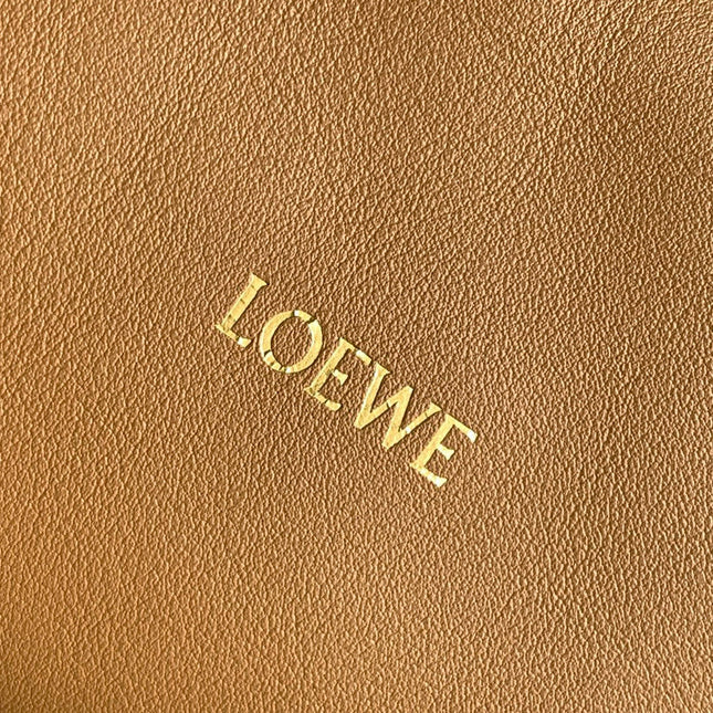 LOE MEDIUM 30 FLAMENCO KNOT IN BEIGE LAMBSKIN