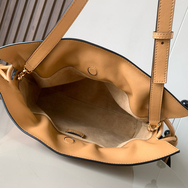 LOE MEDIUM 30 FLAMENCO KNOT IN BEIGE LAMBSKIN