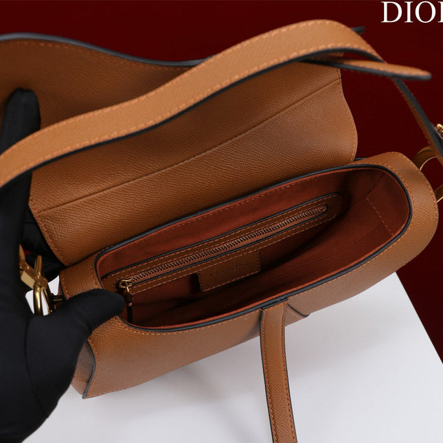 SADDLE BAG 25 WITH STRAP GOLD GRAINED CALFSKIN GHW