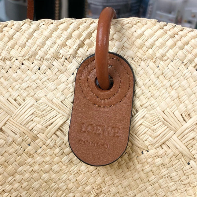 MEDIUM ANAGRAM BASKET BAG 46 IN BEIGE IRACA PALM AND TAN CALFSKIN