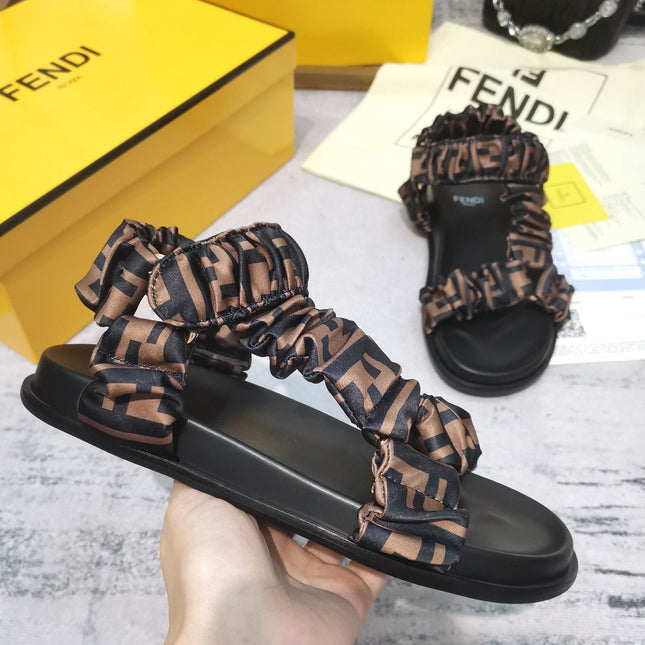 FE FEEL SANDALS IN BROWN AND BLACK FABRIC