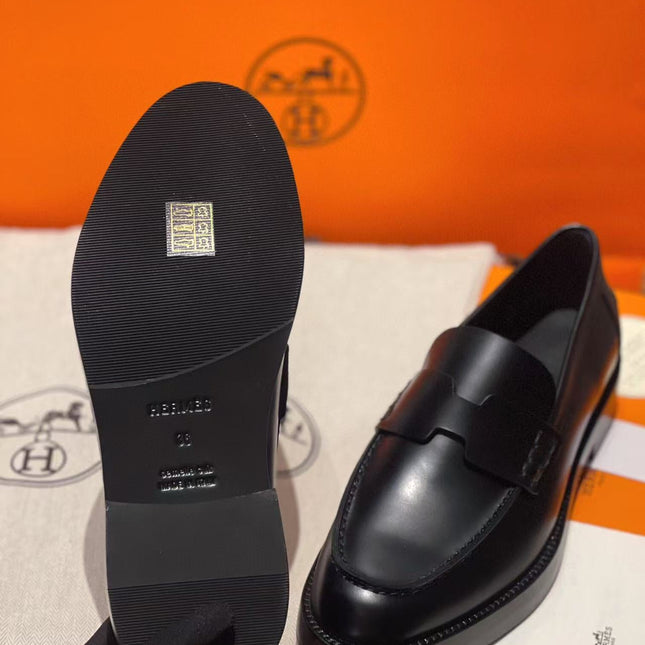 HM PARIS LOAFERS IN BLACK CALFSKIN WITH CLASSIC PENNY STRAP DESIGN