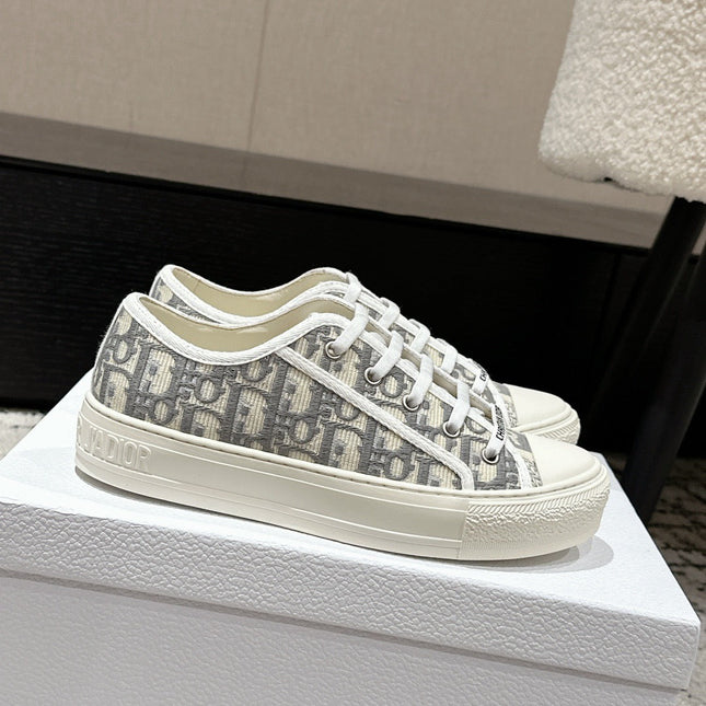 CD WALK'N SNEAKER IN GRAY EMBROIDERED COTTON