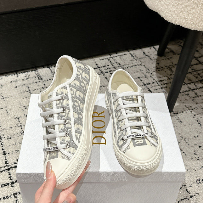 CD WALK'N SNEAKER IN GRAY EMBROIDERED COTTON