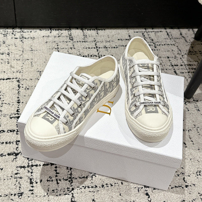 CD WALK'N SNEAKER IN GRAY EMBROIDERED COTTON