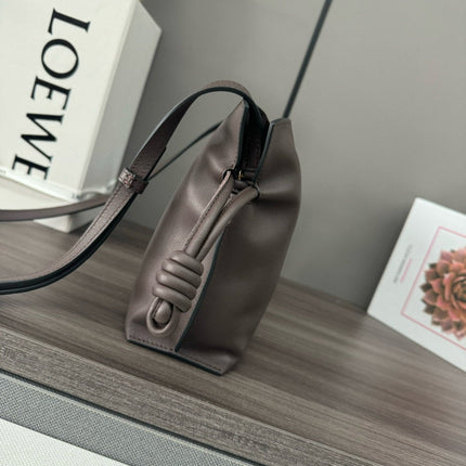 LOE 23 FLAMENCO PURSE BUCKET IN CHESTNUT BROWN CALFSKIN