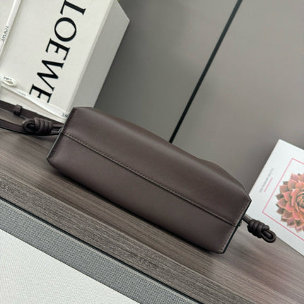 LOE 23 FLAMENCO PURSE BUCKET IN CHESTNUT BROWN CALFSKIN