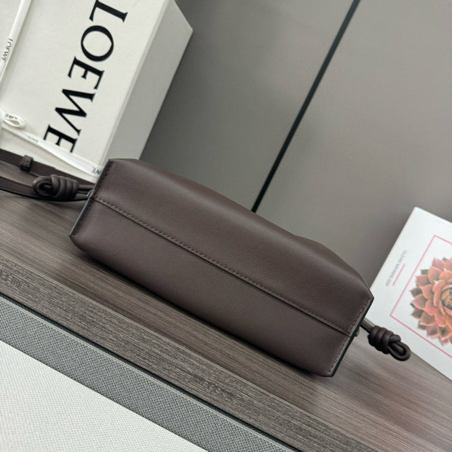 LOE 23 FLAMENCO PURSE BUCKET IN CHESTNUT BROWN CALFSKIN