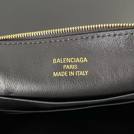 RODEO SHOULDER BAG 22 IN BLACK CALFSKIN GOLD HARDWARE