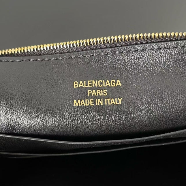 RODEO SHOULDER BAG 22 IN BLACK CALFSKIN GOLD HARDWARE