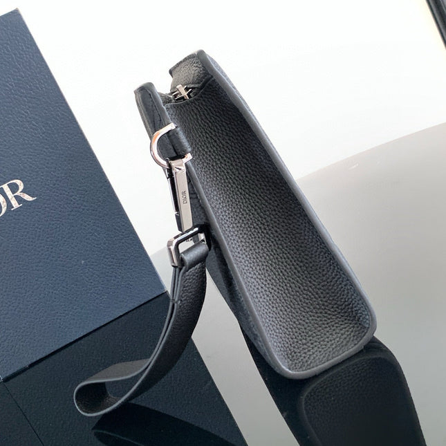 CLUTCH 27 BAG IN BLACK CALFSKIN EMBOSSED LOGO