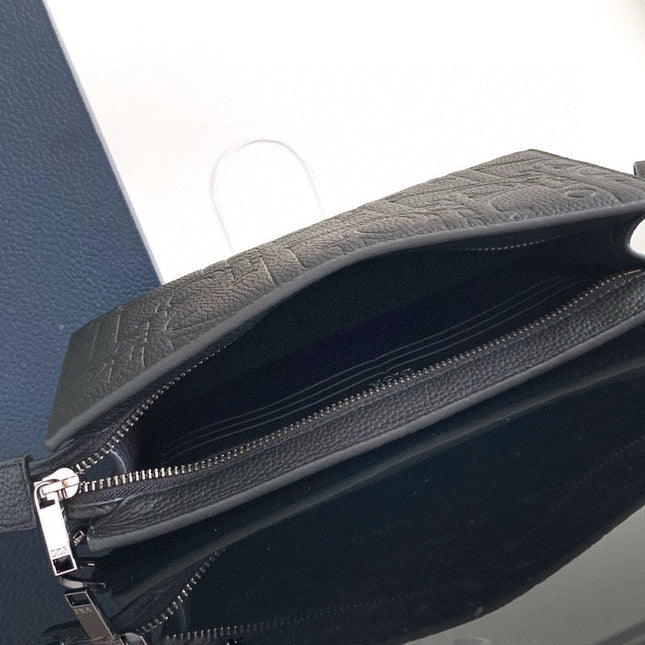 CLUTCH 27 BAG IN BLACK CALFSKIN EMBOSSED LOGO