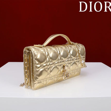 CD BAG 21 IN GOLD CALFSKIN WITH GOLD HARDWARE